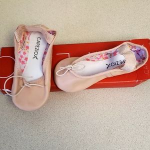 Ballet shoes/flats, never worn
